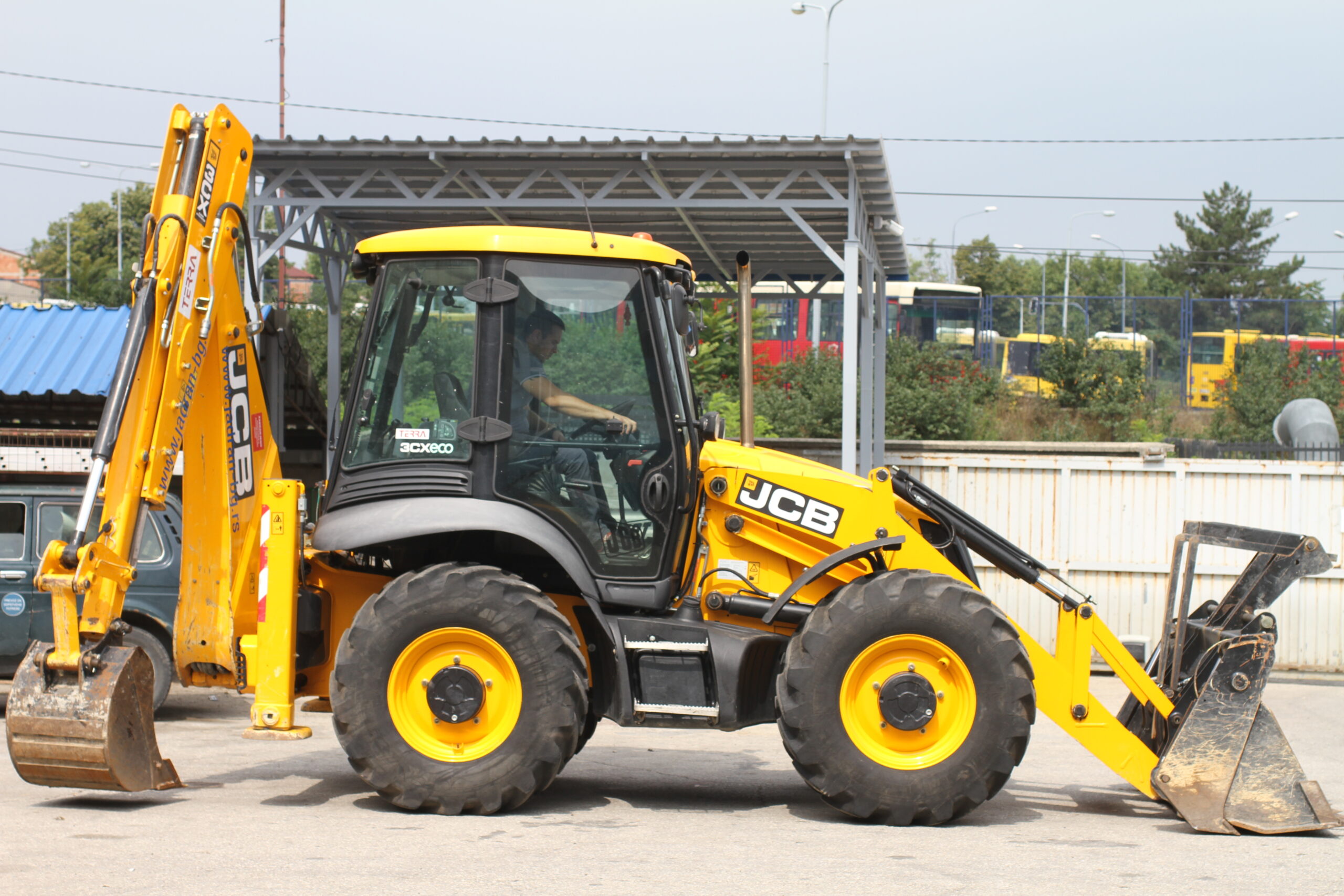 Kombinirka JCB 3CX - izdavanje opreme