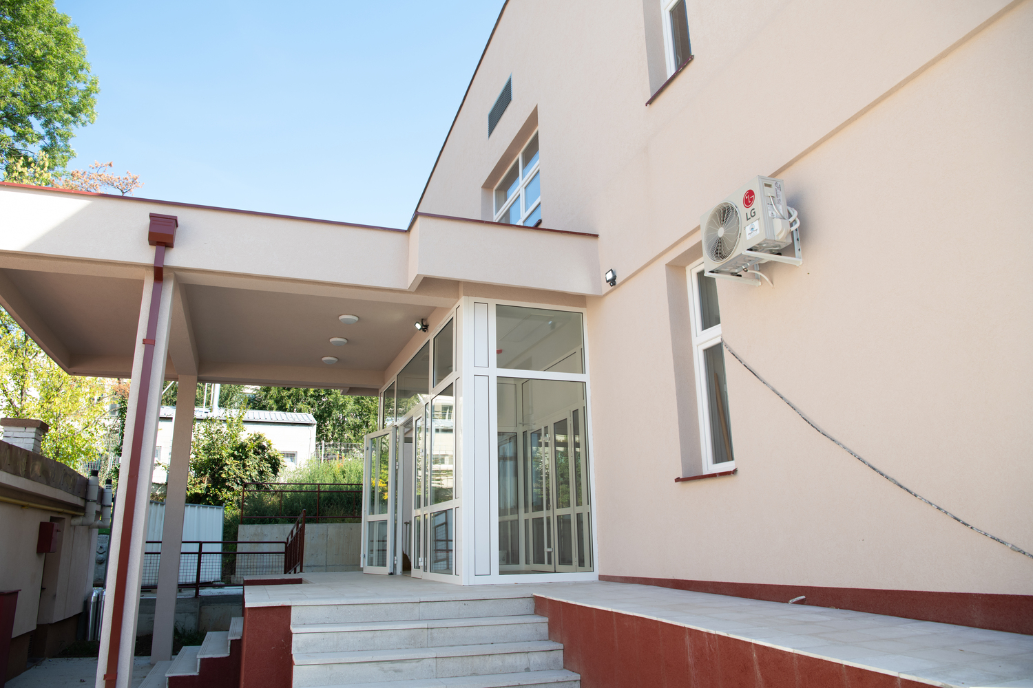 Izgradnja – Fiskuluturna sala OŠ Anton Skala Beograd 8 - Jadran d.o.o.
