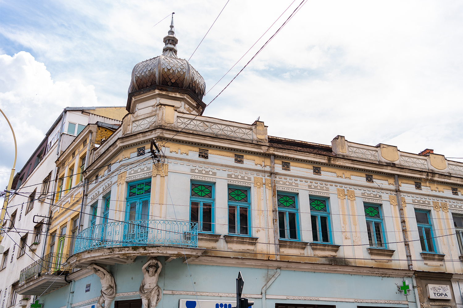 Gradsko jezgro Kragujevca - Zgrada sa atlasima 2 - Jadran doo Beograd