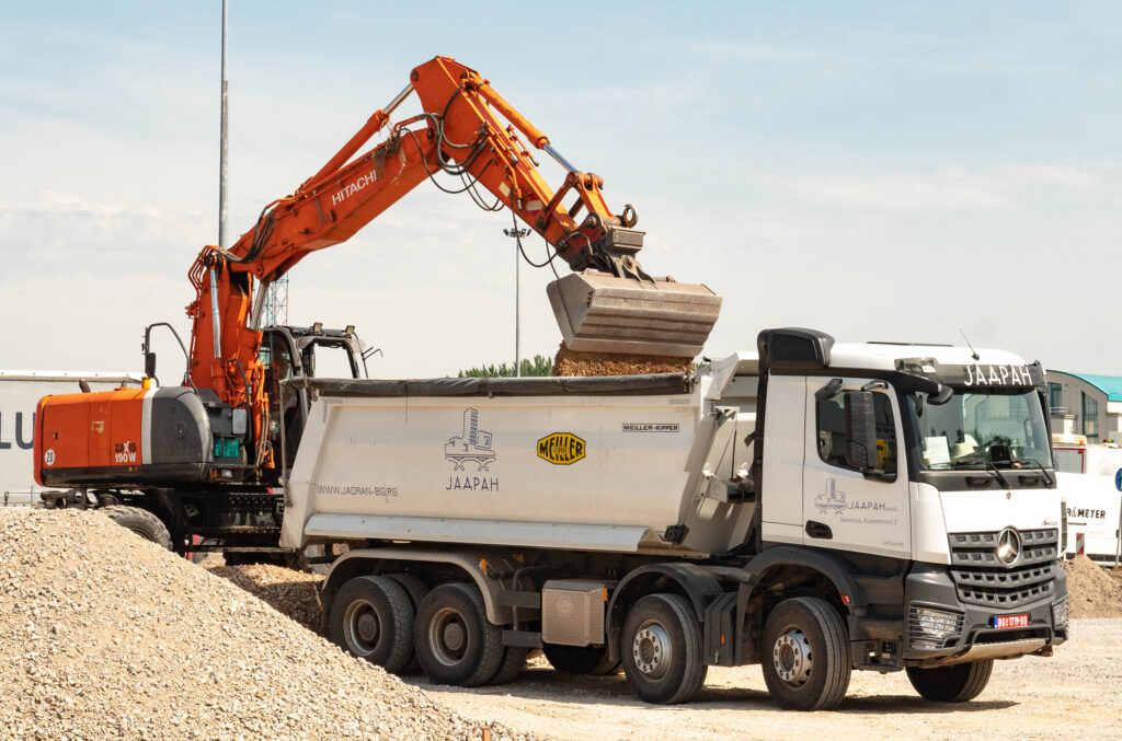 Kamion Mercedes 4142 AROCS - Jadran doo Beograd
