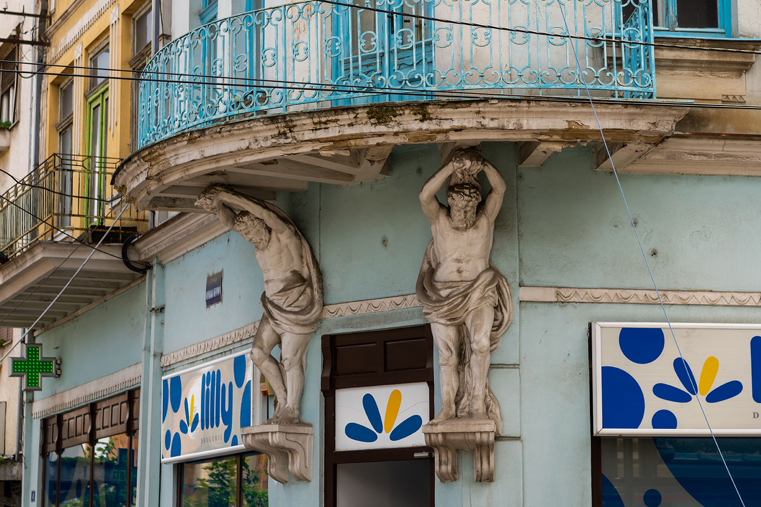 Gradsko jezgro Kragujevca - Zgrada sa Atlasima - Pre 4